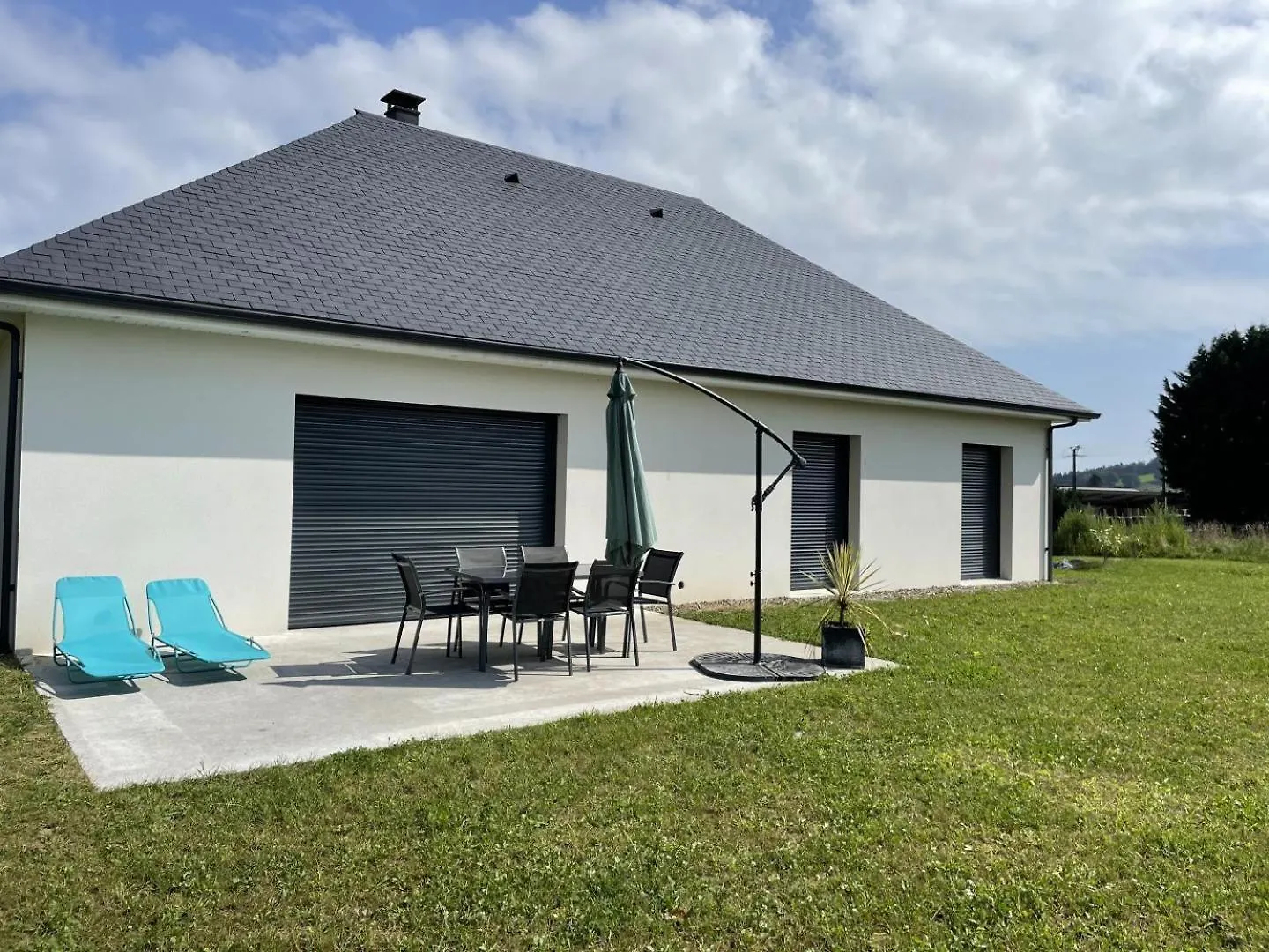 Maison Neuve Face Aux Pyrenees Loucrup Holiday home