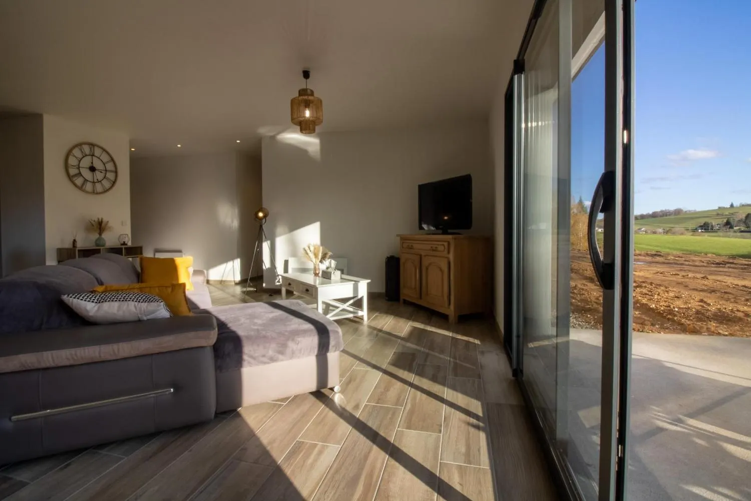 Holiday home Maison Neuve Face Aux Pyrenees Loucrup