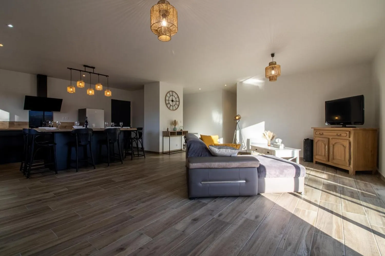 Maison Neuve Face Aux Pyrenees Loucrup Holiday home