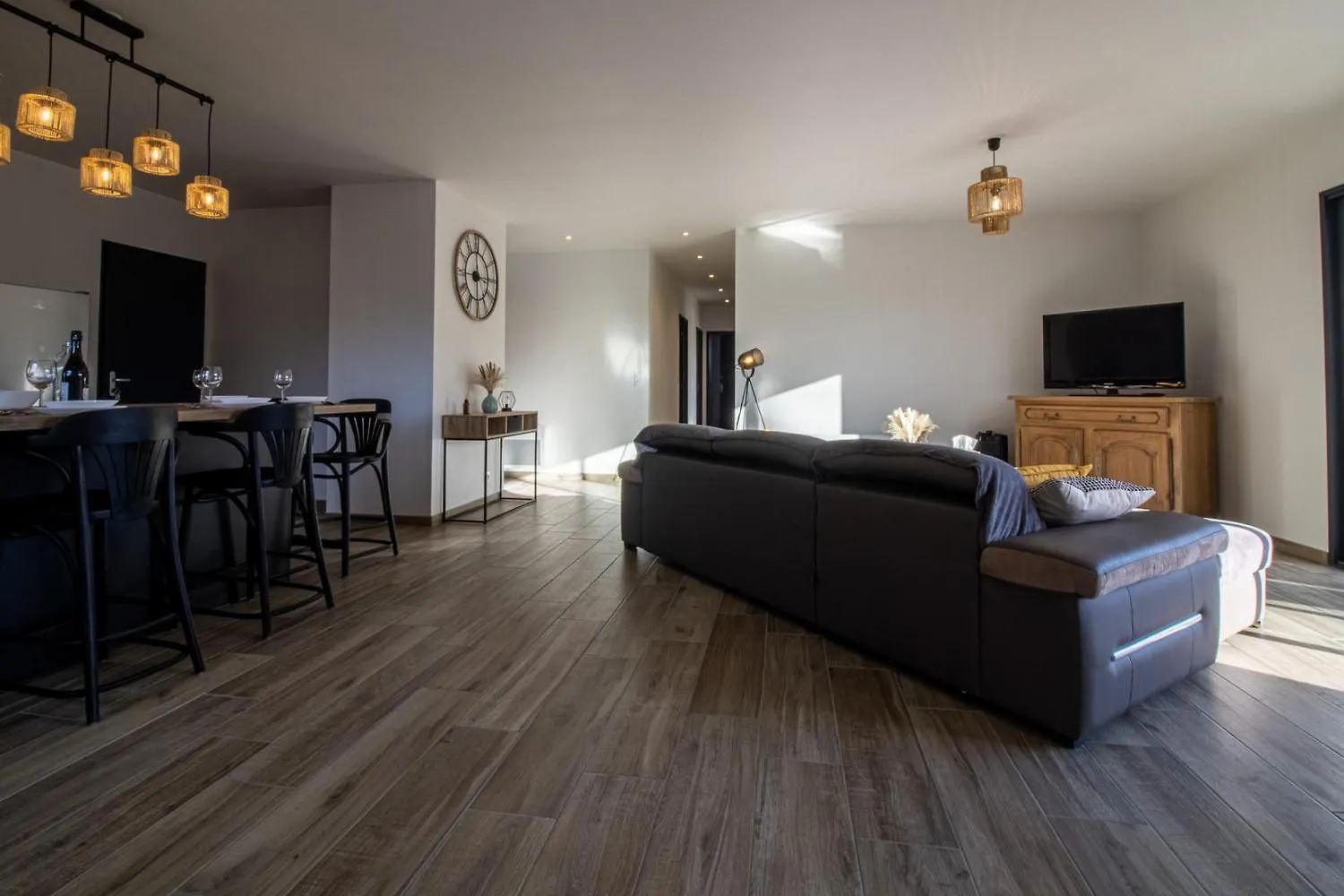 Maison Neuve Face Aux Pyrenees Loucrup